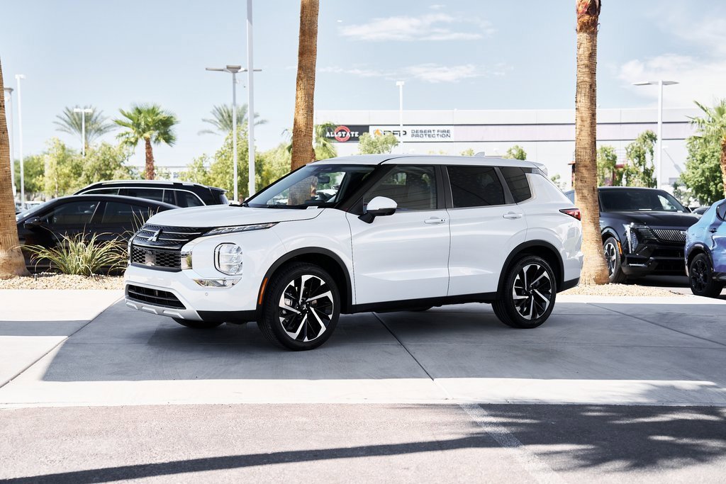 Used 2024 Mitsubishi Outlander SE image 4