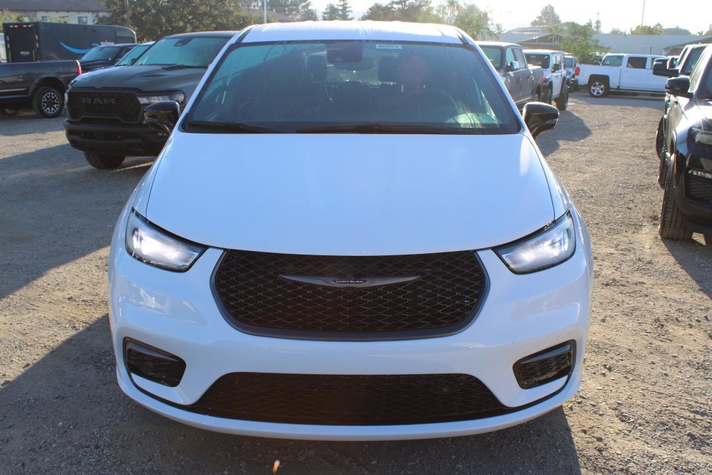 New 2026 Chrysler Pacifica Select image 2