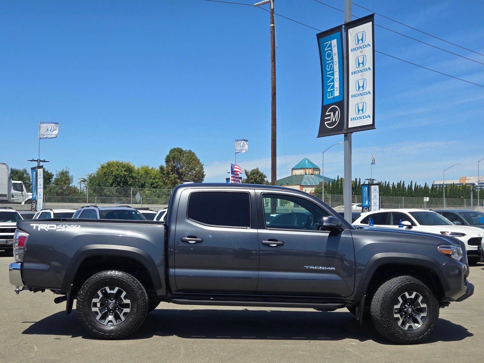 Used 2023 Toyota Tacoma TRD Off-Road AWD/4WD image 8