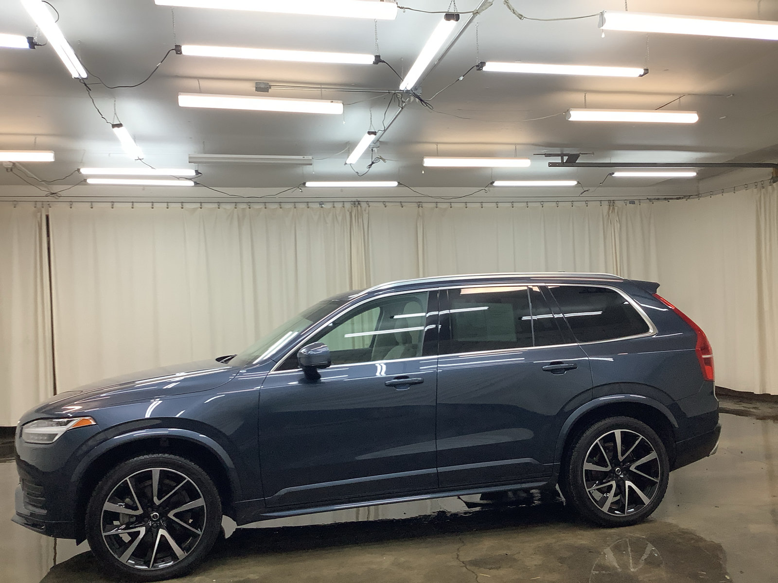 Used 2021 Volvo XC90 T6 Momentum w/ Protection Package AWD/4WD image 9