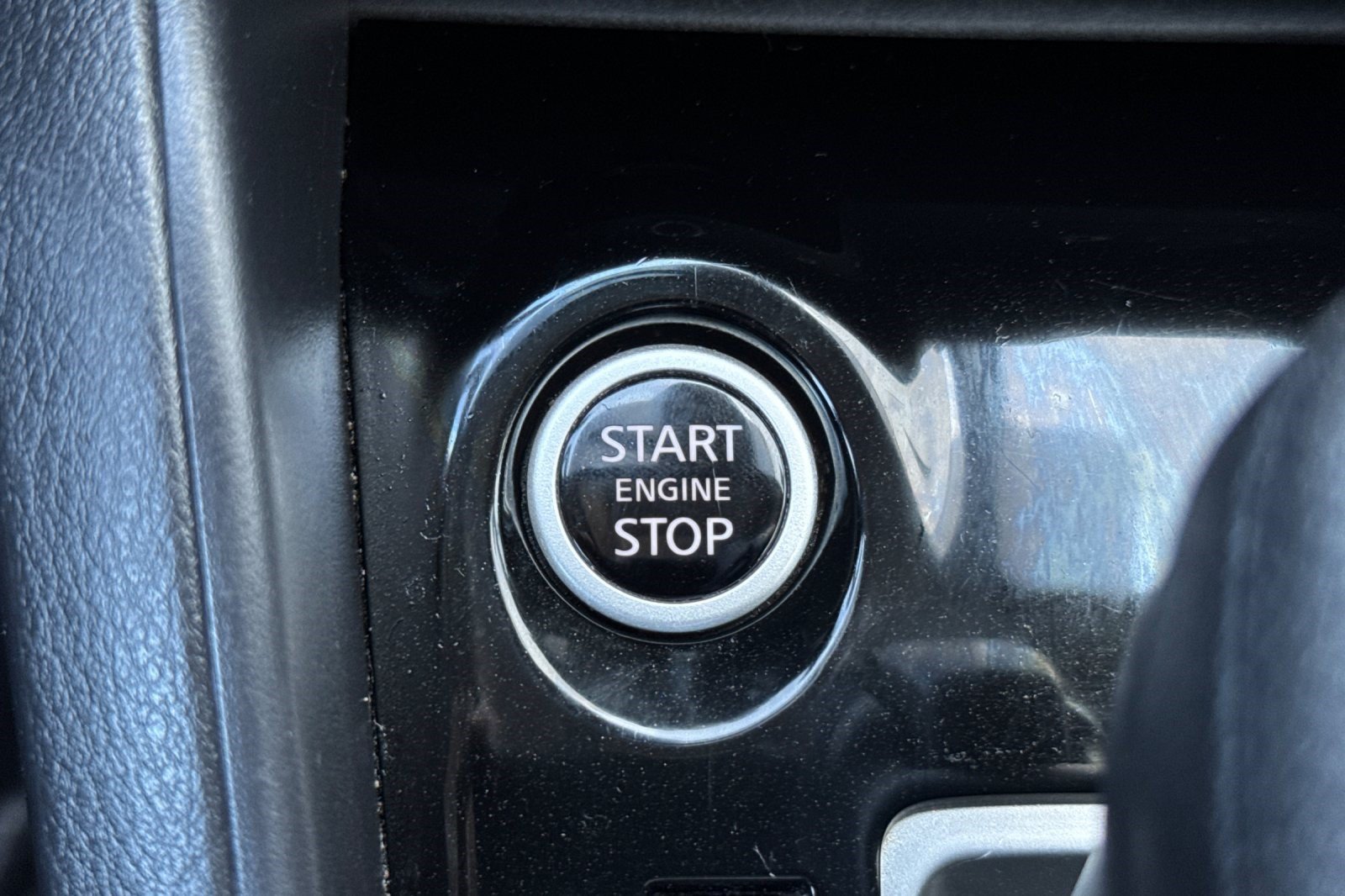 Used 2023 Nissan Versa SV FWD image 32