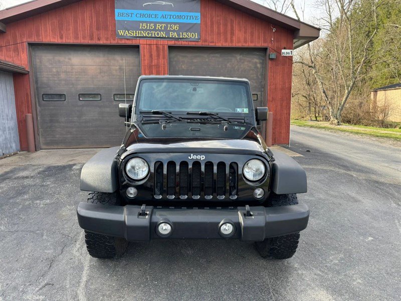 Used 2015 Jeep Wrangler Unlimited Rubicon w/ Connectivity Group image 2