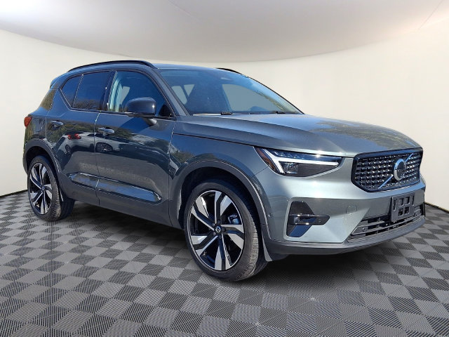 Used 2026 Volvo XC40 B5 Ultra AWD/4WD image 1