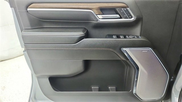 Used 2024 Chevrolet Silverado 3500 High Country image 36