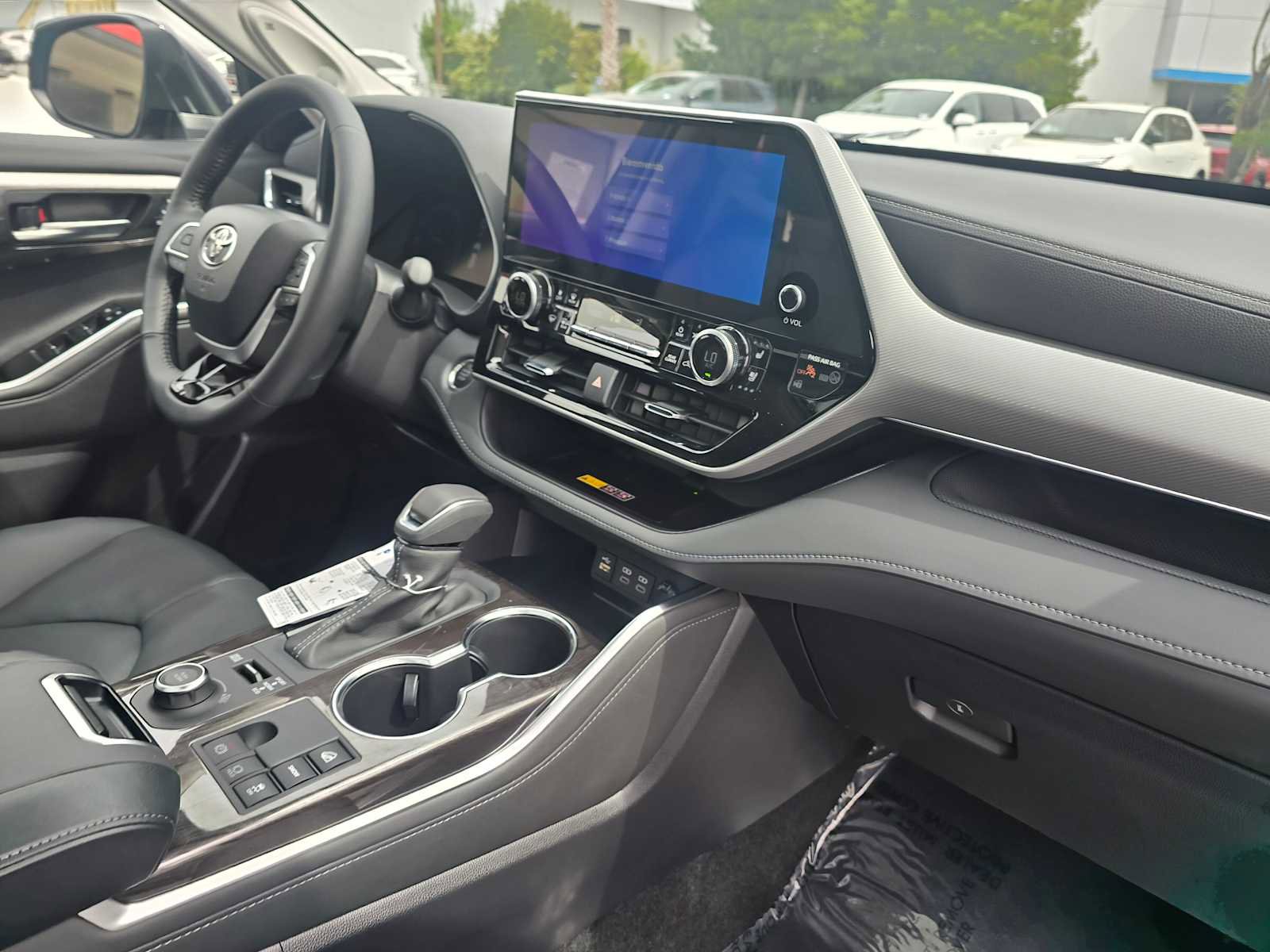 New 2026 Toyota Highlander Platinum AWD/4WD image 12