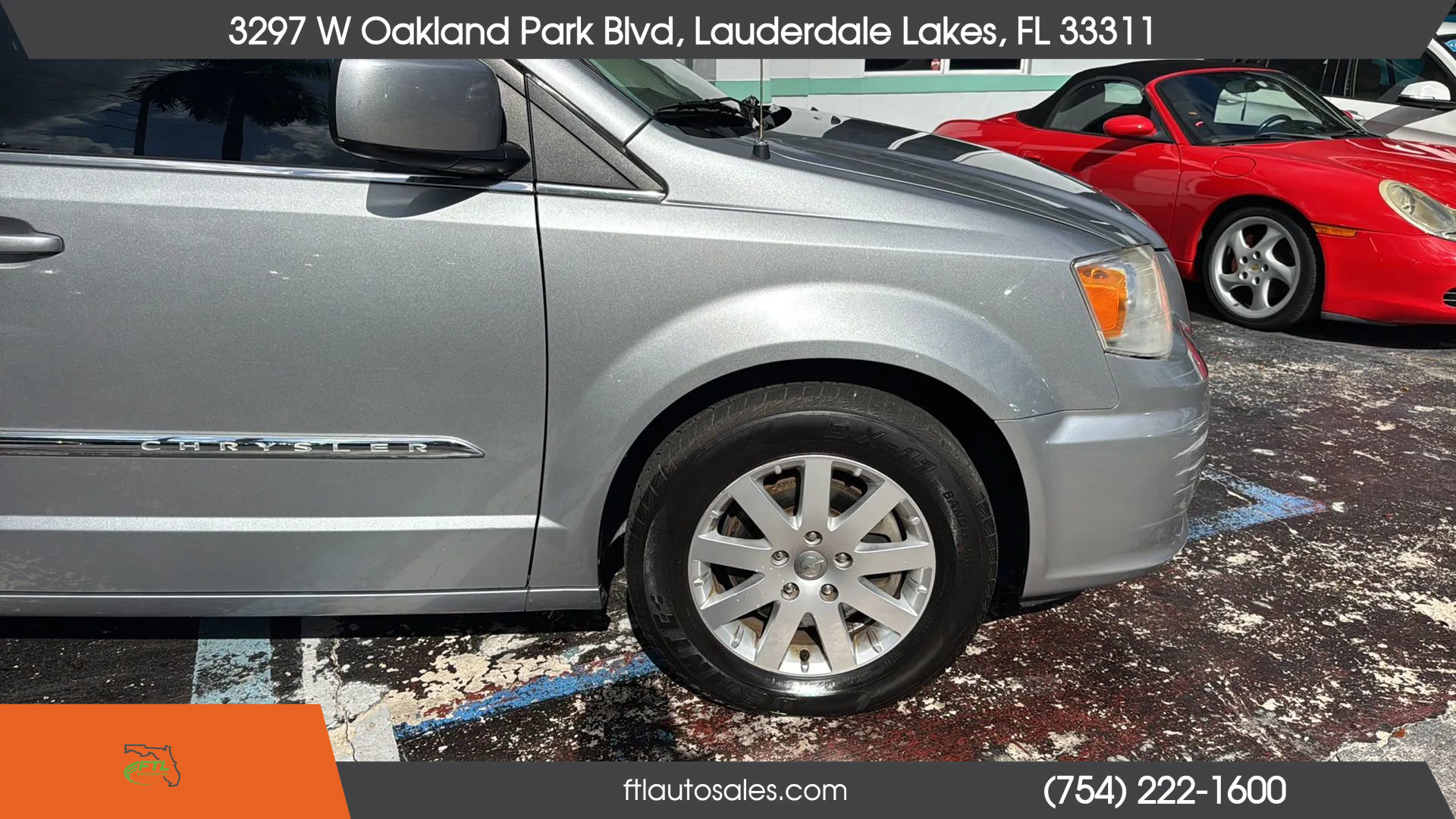 Used 2013 Chrysler Town & Country Touring image 13