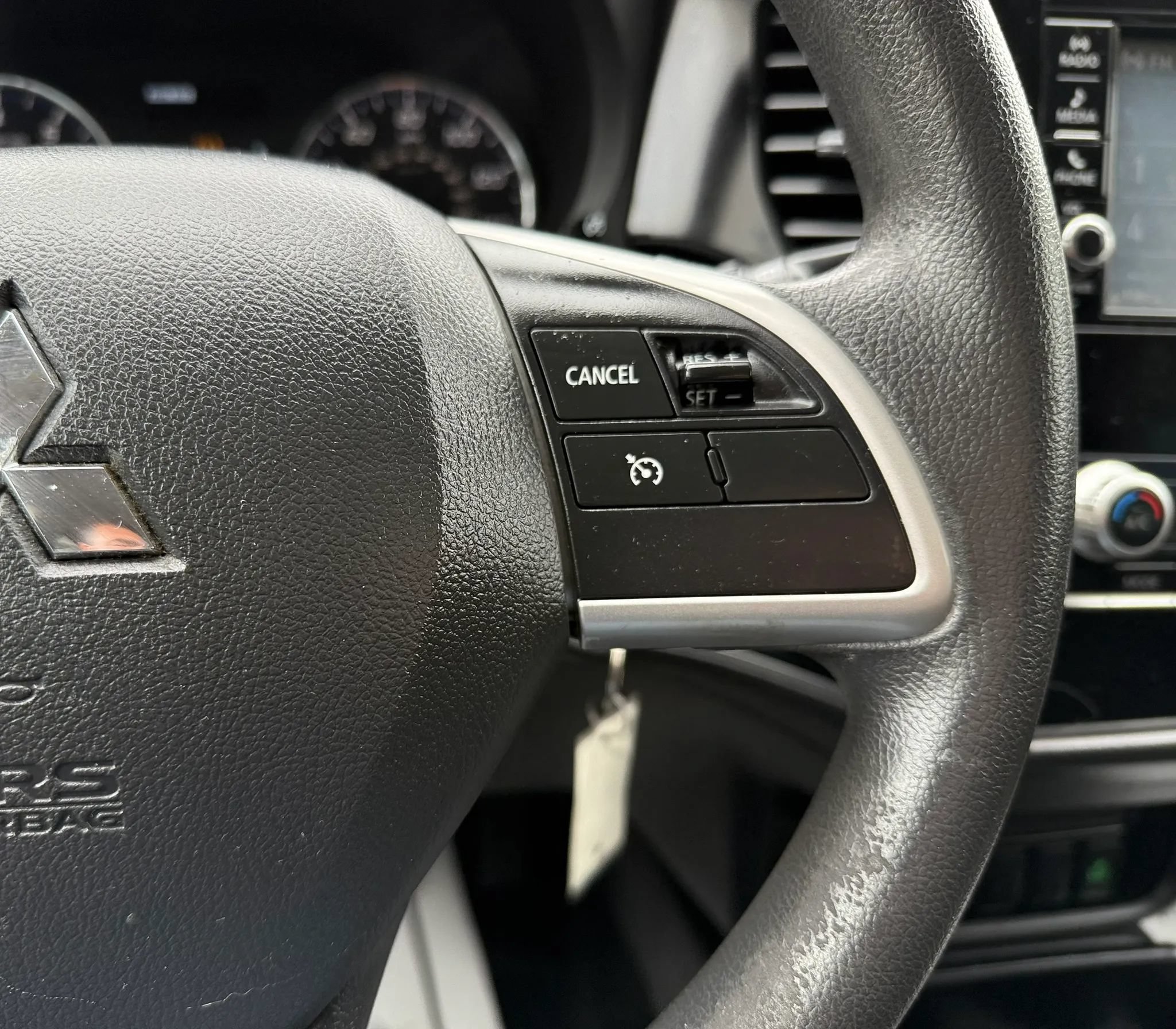 Used 2020 Mitsubishi Outlander ES AWD/4WD image 14