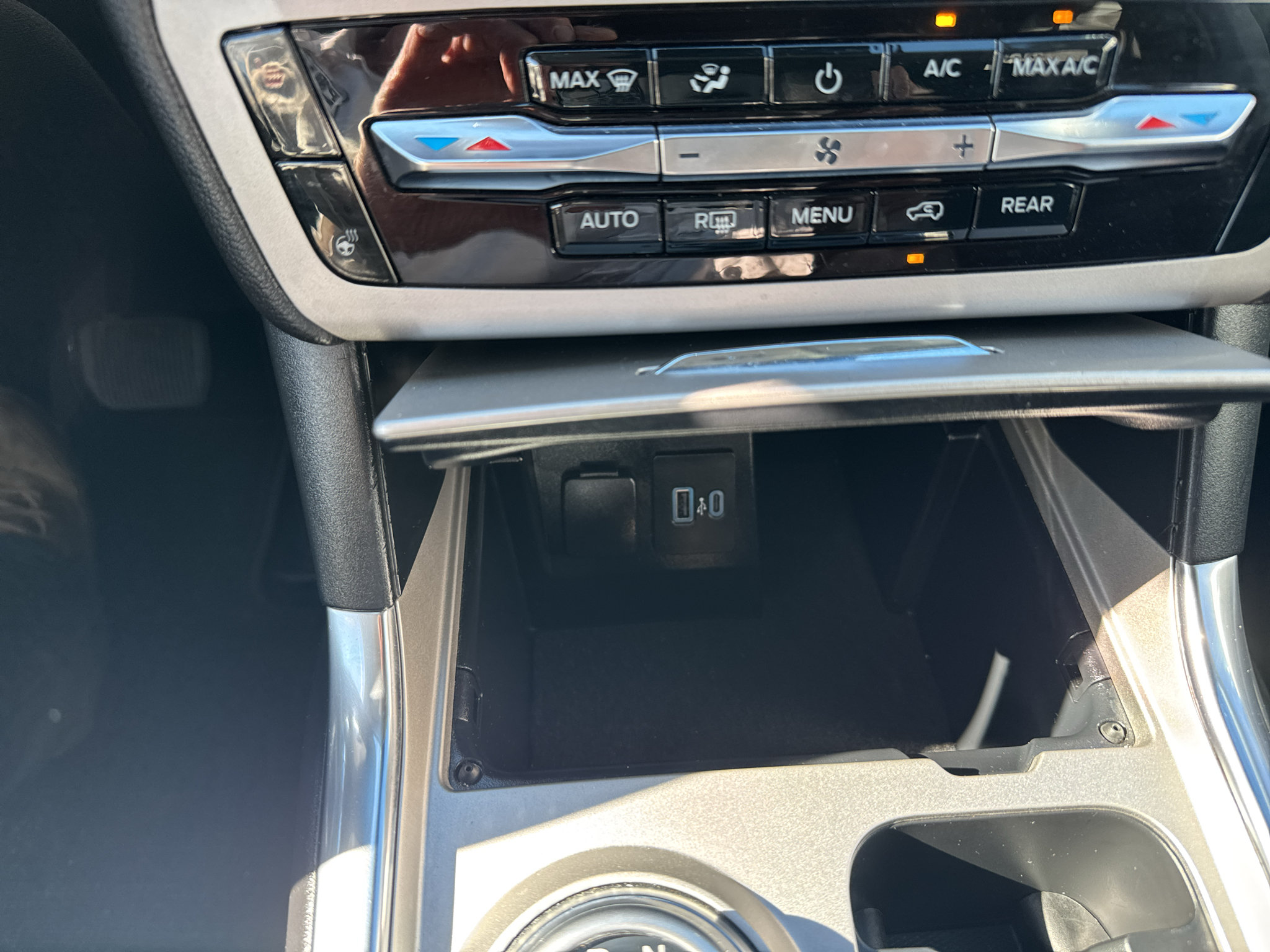 Used 2023 Ford Explorer XLT w/ Equipment Group 202A RWD image 13