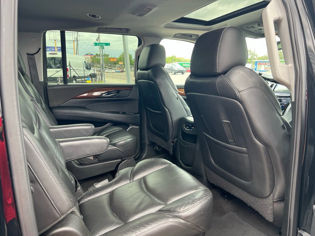 Used 2020 Cadillac Escalade ESV Luxury AWD/4WD image 18