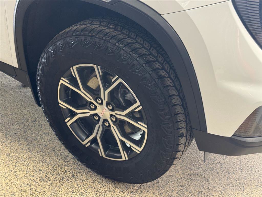 Used 2024 GMC Acadia AT4 w/ Luxury Package image 4