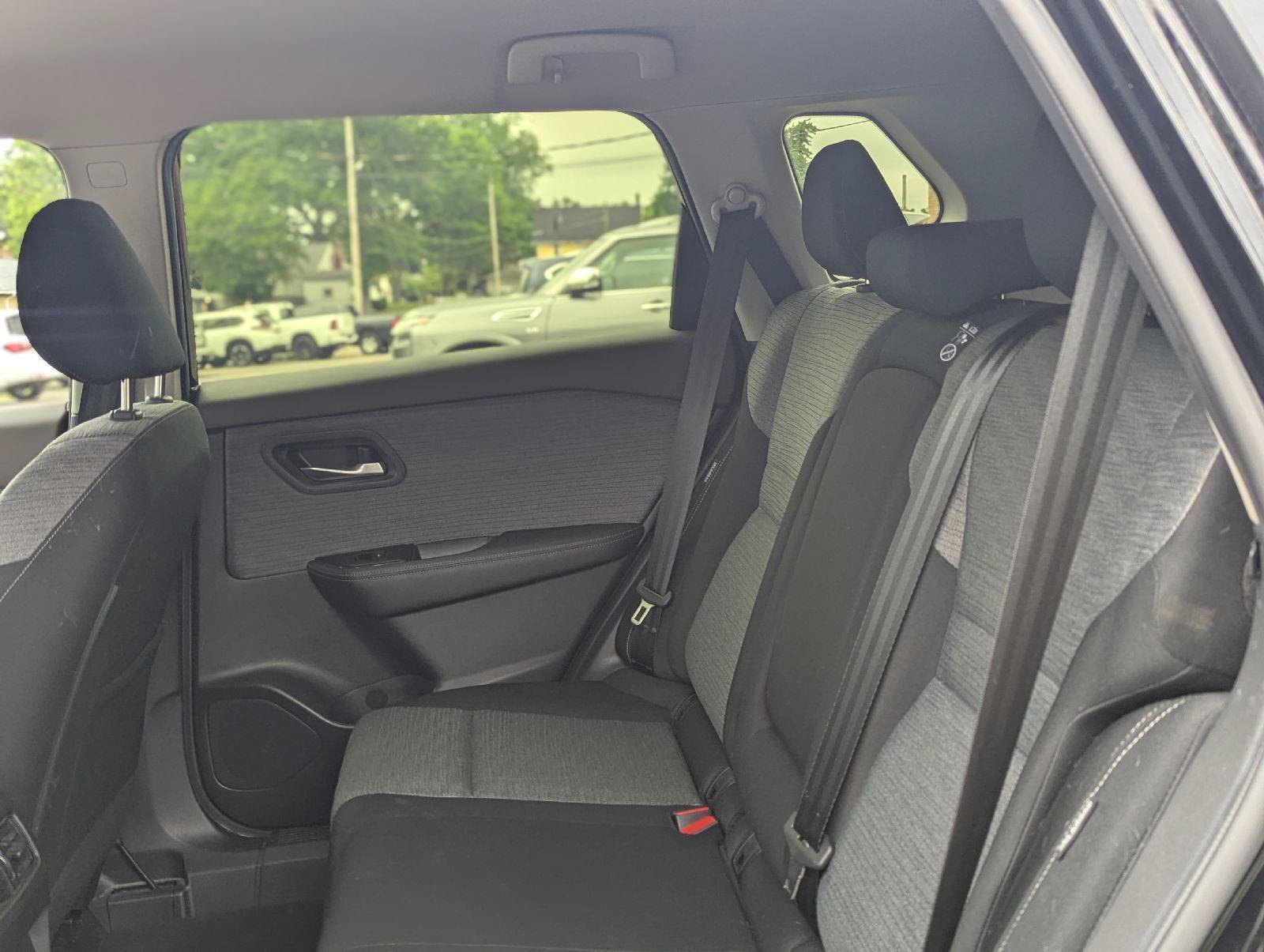 Used 2023 Nissan Rogue SV AWD/4WD image 23