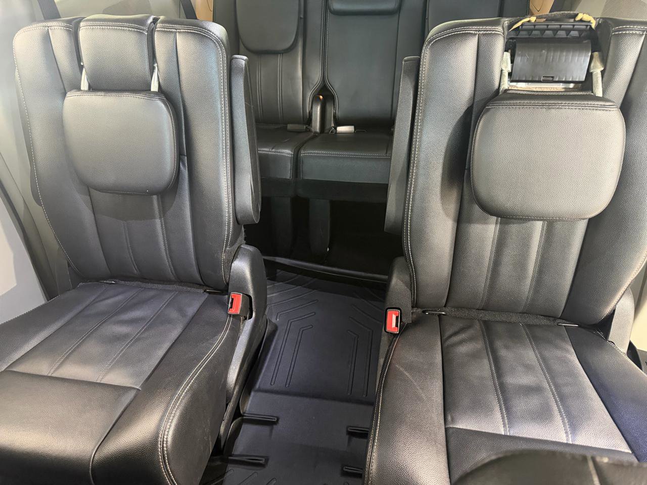 Used 2014 Chrysler Town & Country Touring FWD image 26