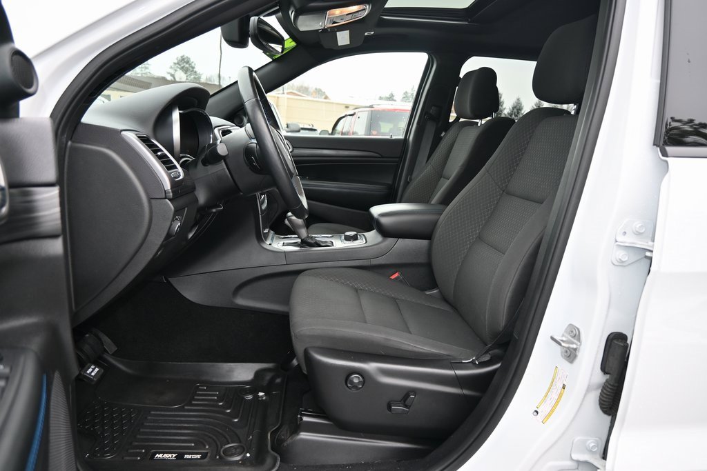 Used 2019 Jeep Grand Cherokee Laredo image 9