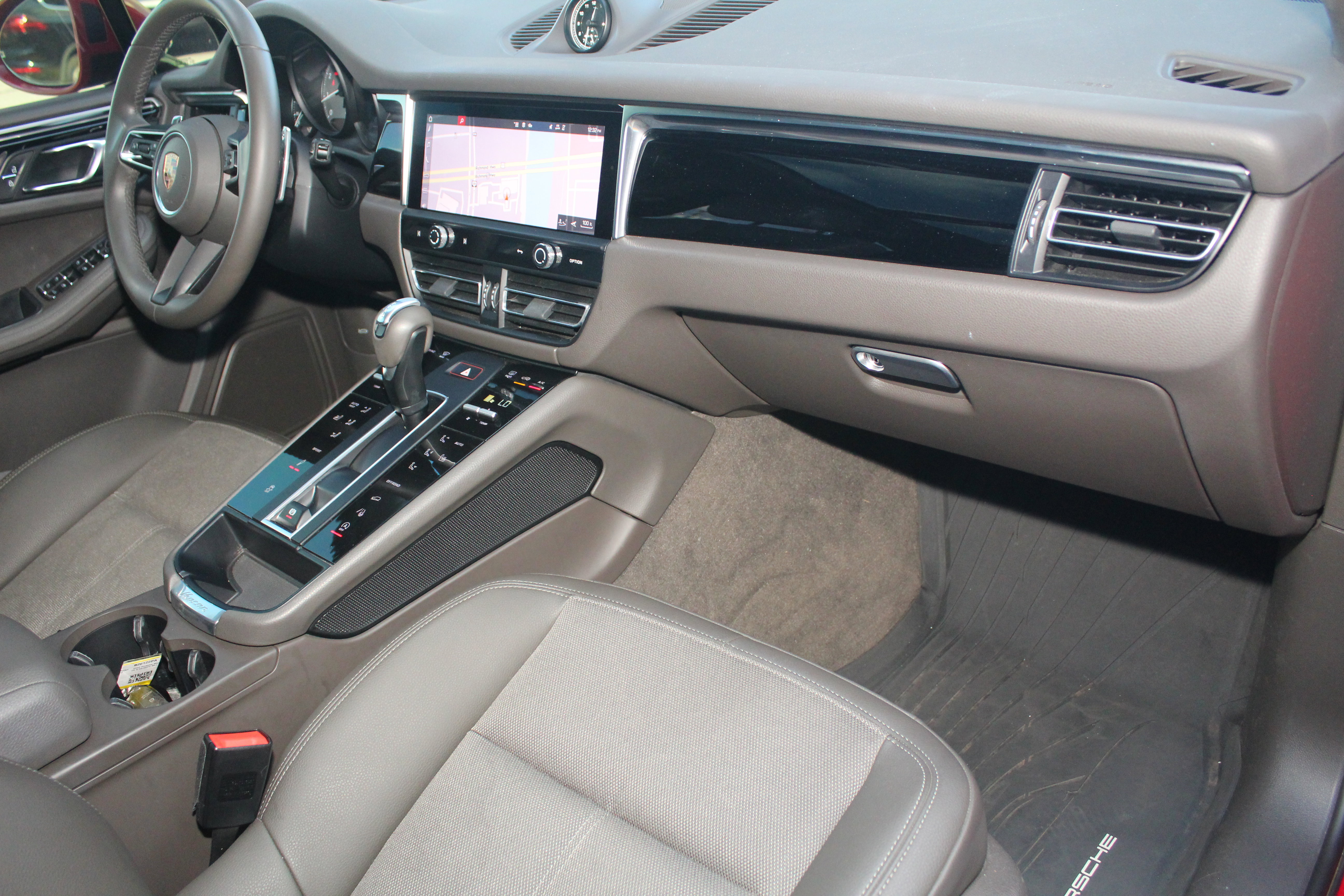 Used 2022 Porsche Macan S image 28