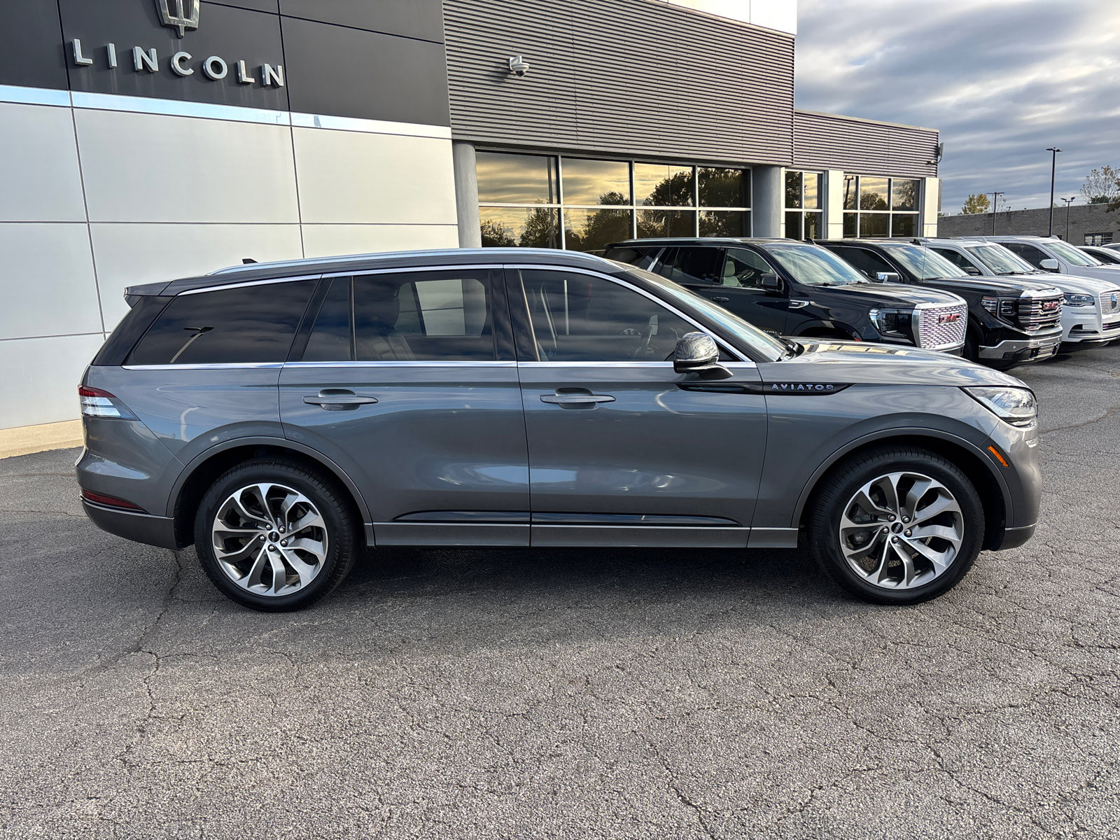 Used 2021 Lincoln Aviator Grand Touring w/ Elements Package Plus image 8