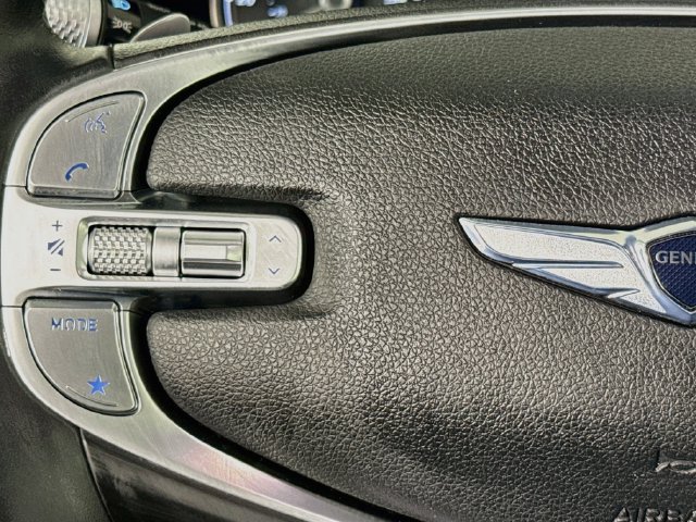 Used 2022 Genesis GV70 2.5T AWD/4WD image 11