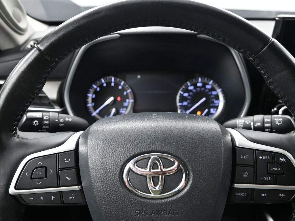 Used 2022 Toyota Highlander Limited image 16