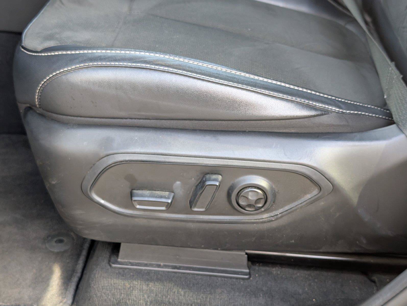 Used 2025 Jeep Grand Cherokee L Altitude RWD image 18