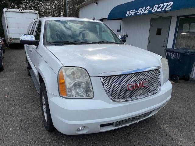 Used 2007 GMC Yukon XL SLT w/ SLT Preferred Equipment Group image 8