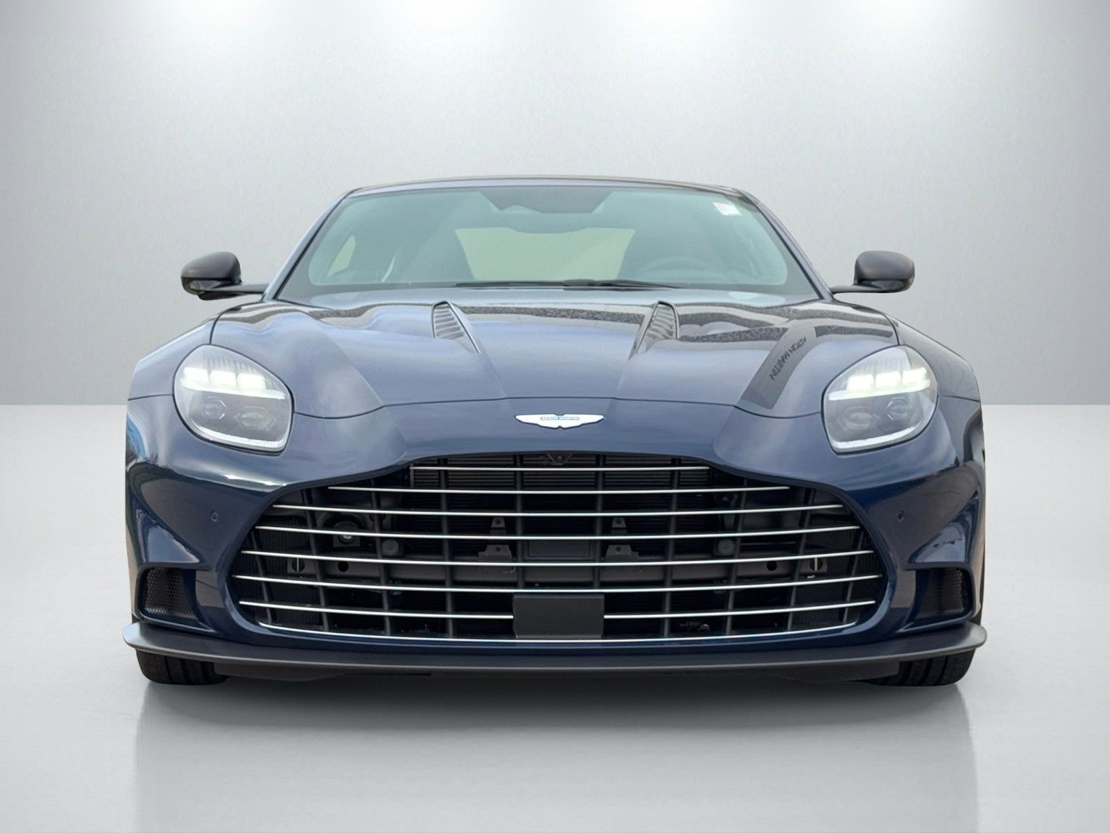 New 2025 Aston Martin Vanquish V12 image 11