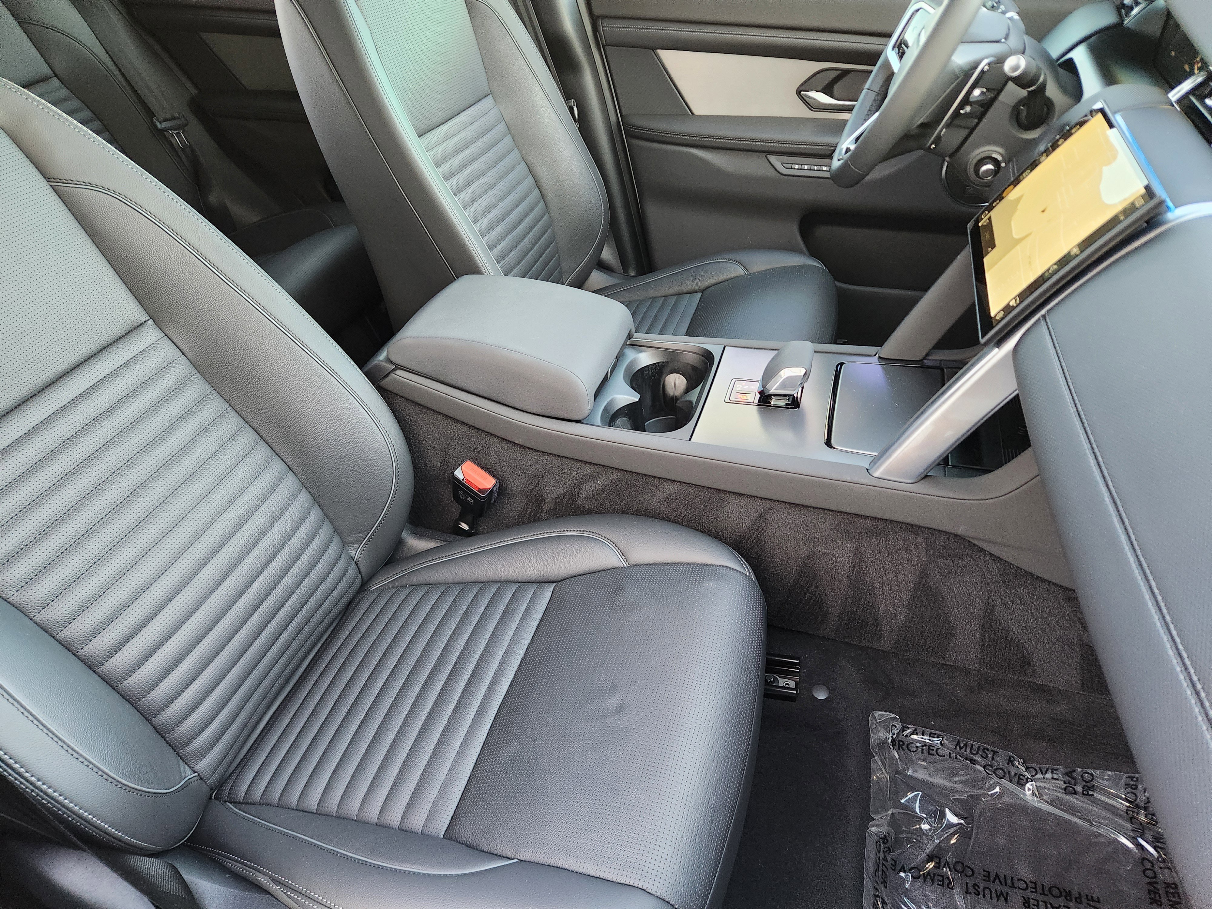 Used 2025 Land Rover Discovery Sport Dynamic SE image 15