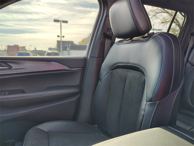 New 2025 Jeep Grand Cherokee Altitude image 27