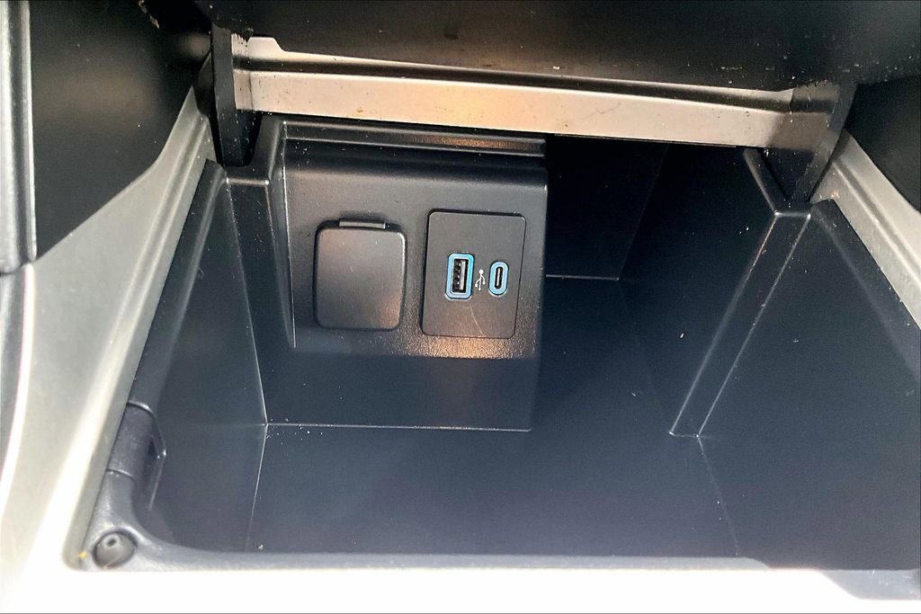 Used 2022 Ford Explorer XLT image 34