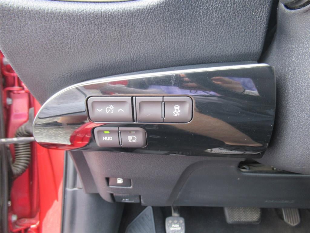 Used 2017 Toyota Prius Four w/ Advanced Technology Package FWD image 19