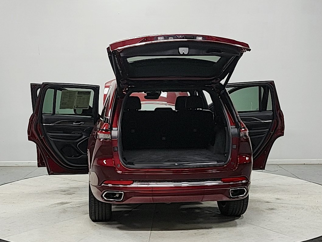 Used 2023 Jeep Grand Cherokee Overland AWD/4WD image 28