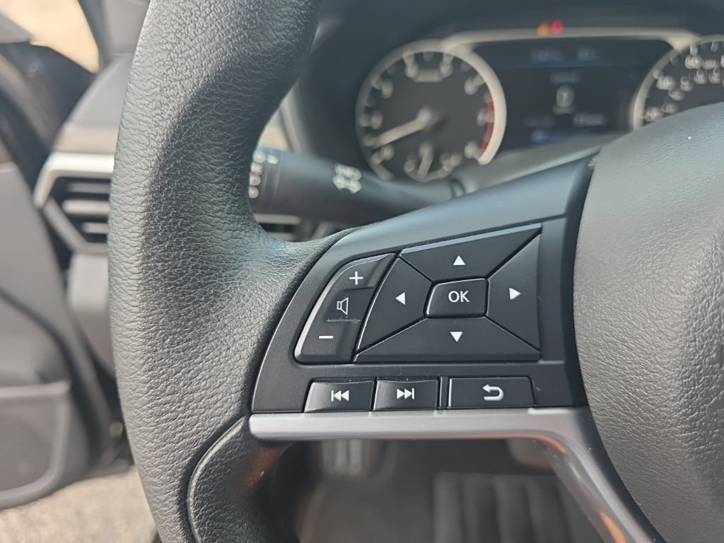 Used 2025 Nissan Altima 2.5 SV FWD image 17