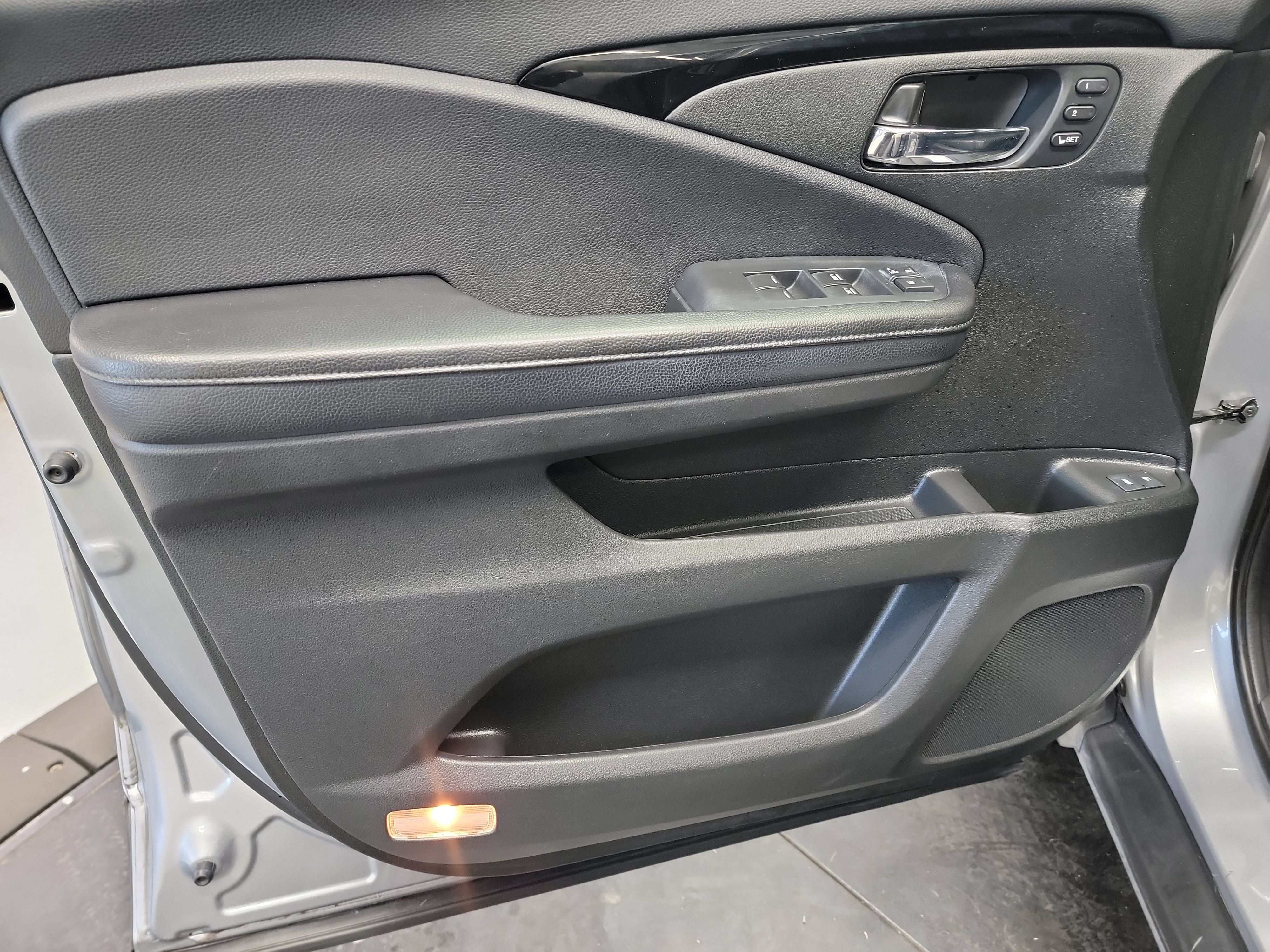 Used 2016 Honda Pilot Elite image 13