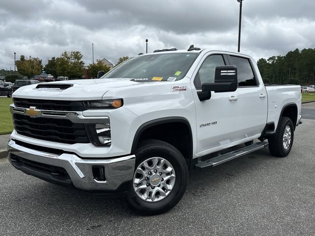 Used 2025 Chevrolet Silverado 2500 LT w/ Convenience Package AWD/4WD image 1
