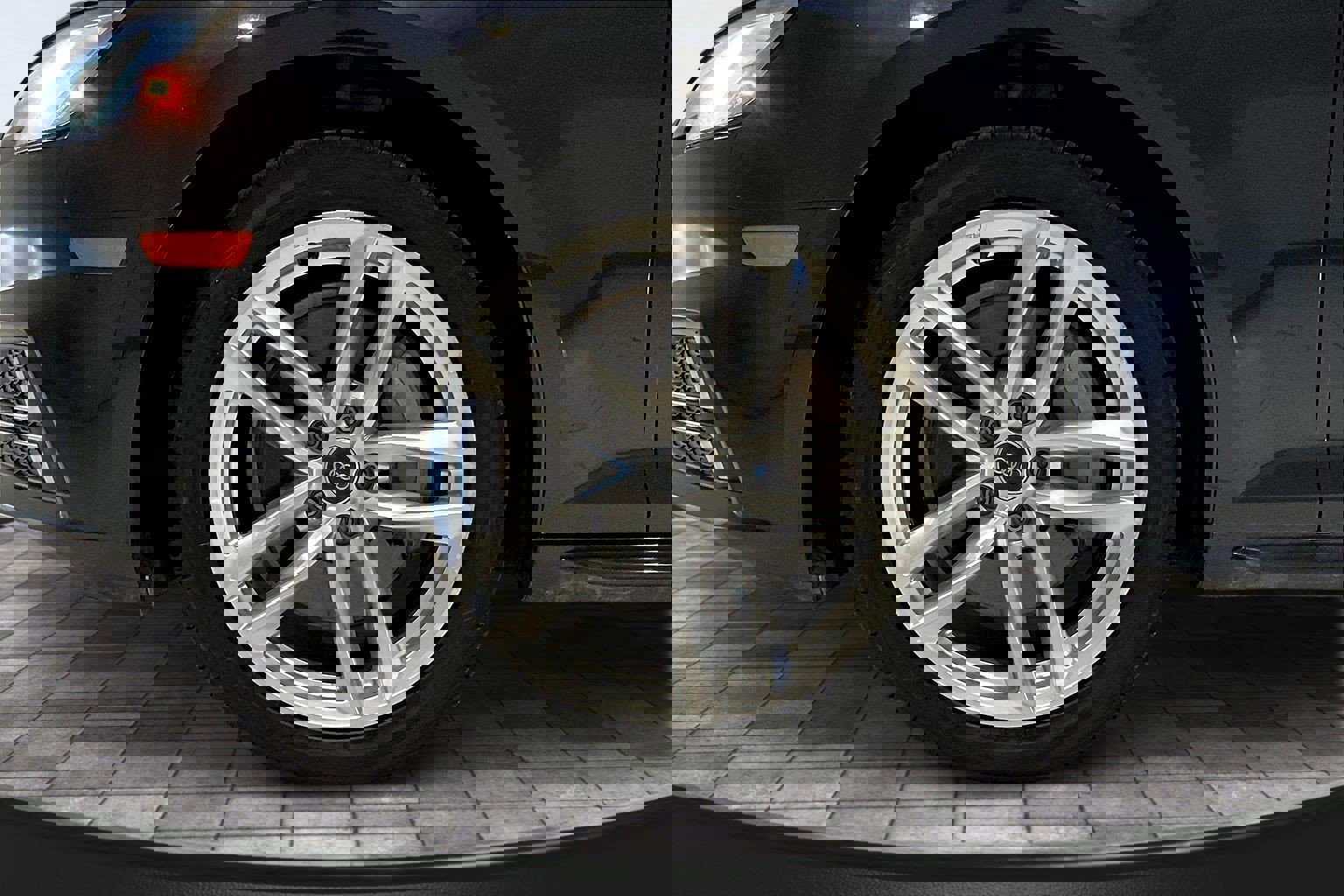 Used 2017 Audi A4 2.0T Premium w/ Convenience Package image 32