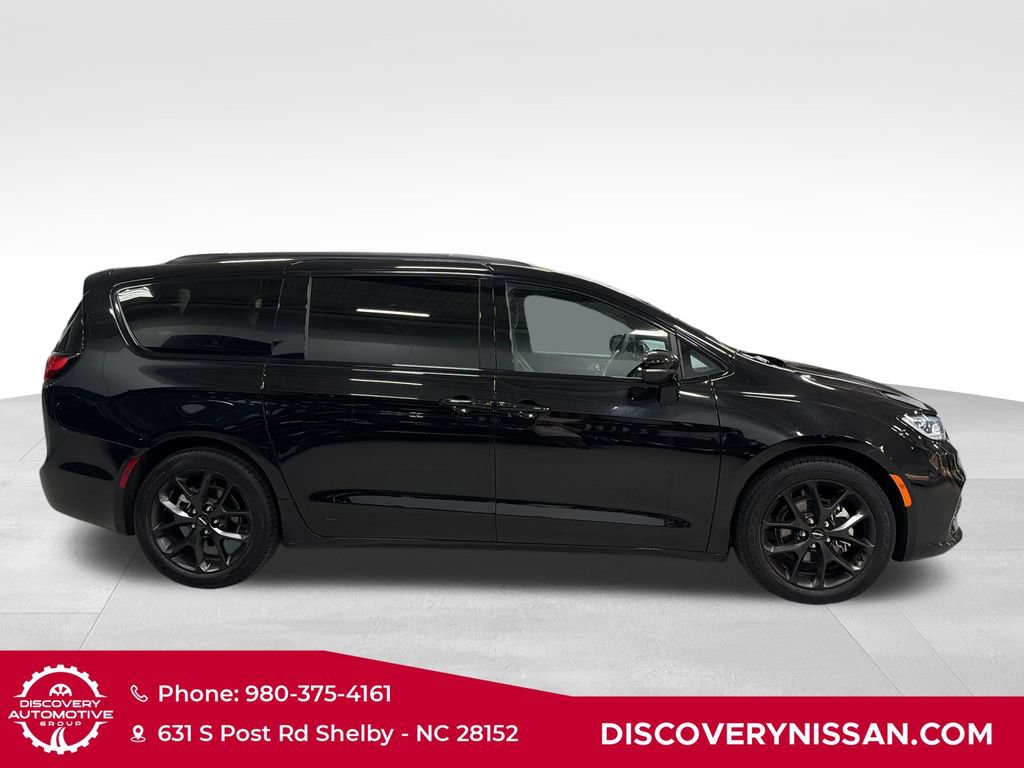 Used 2025 Chrysler Pacifica Limited FWD image 5