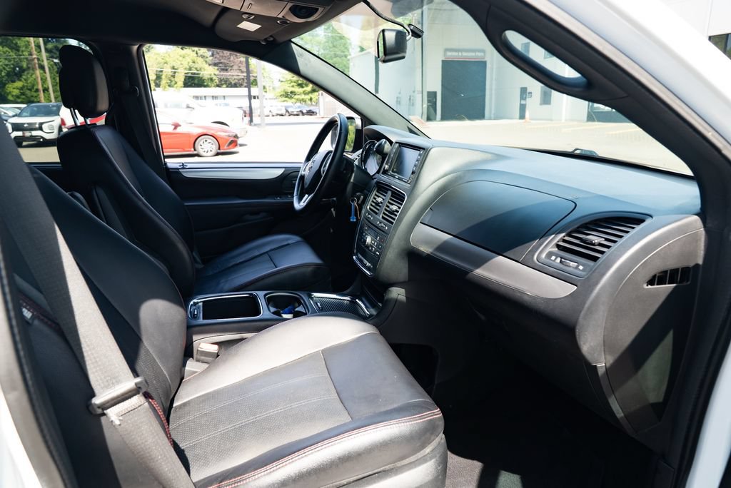 Used 2017 Dodge Grand Caravan GT FWD image 24