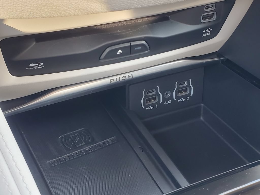 Used 2024 Chrysler Pacifica Limited w/ Uconnect Theater Family Group AWD/4WD image 23