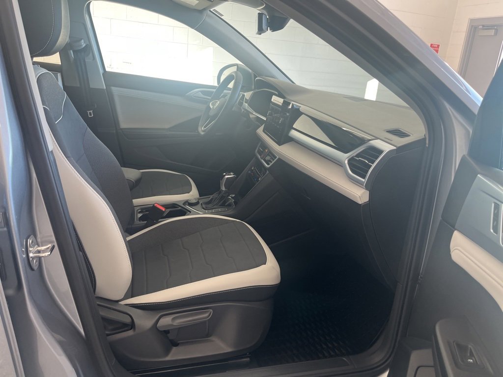 Certified 2025 Volkswagen Taos SE image 41