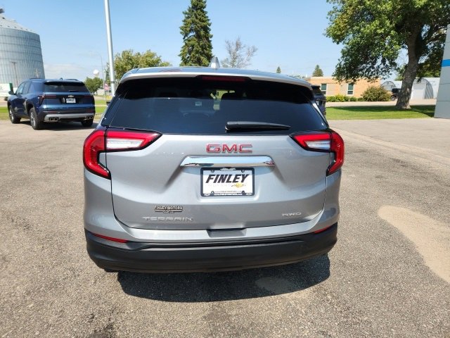Used 2024 GMC Terrain SLE image 4