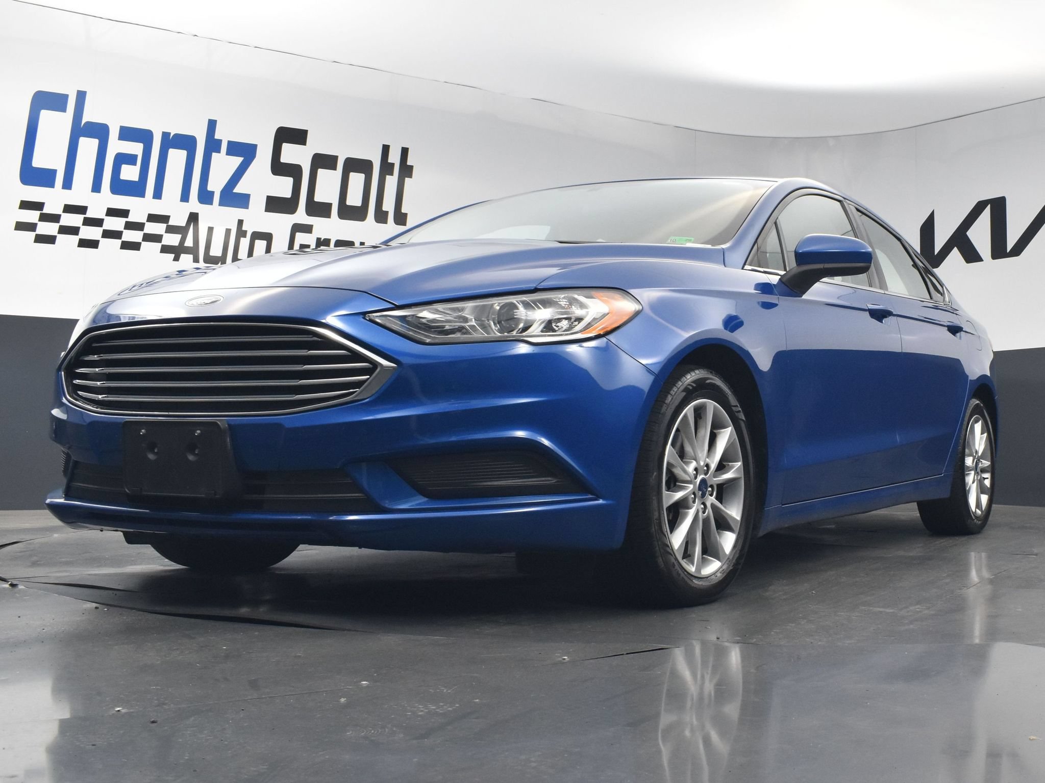 Used 2017 Ford Fusion SE w/ Fusion SE Technology Package FWD image 17