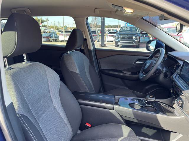 Used 2023 Nissan Rogue SV FWD image 9