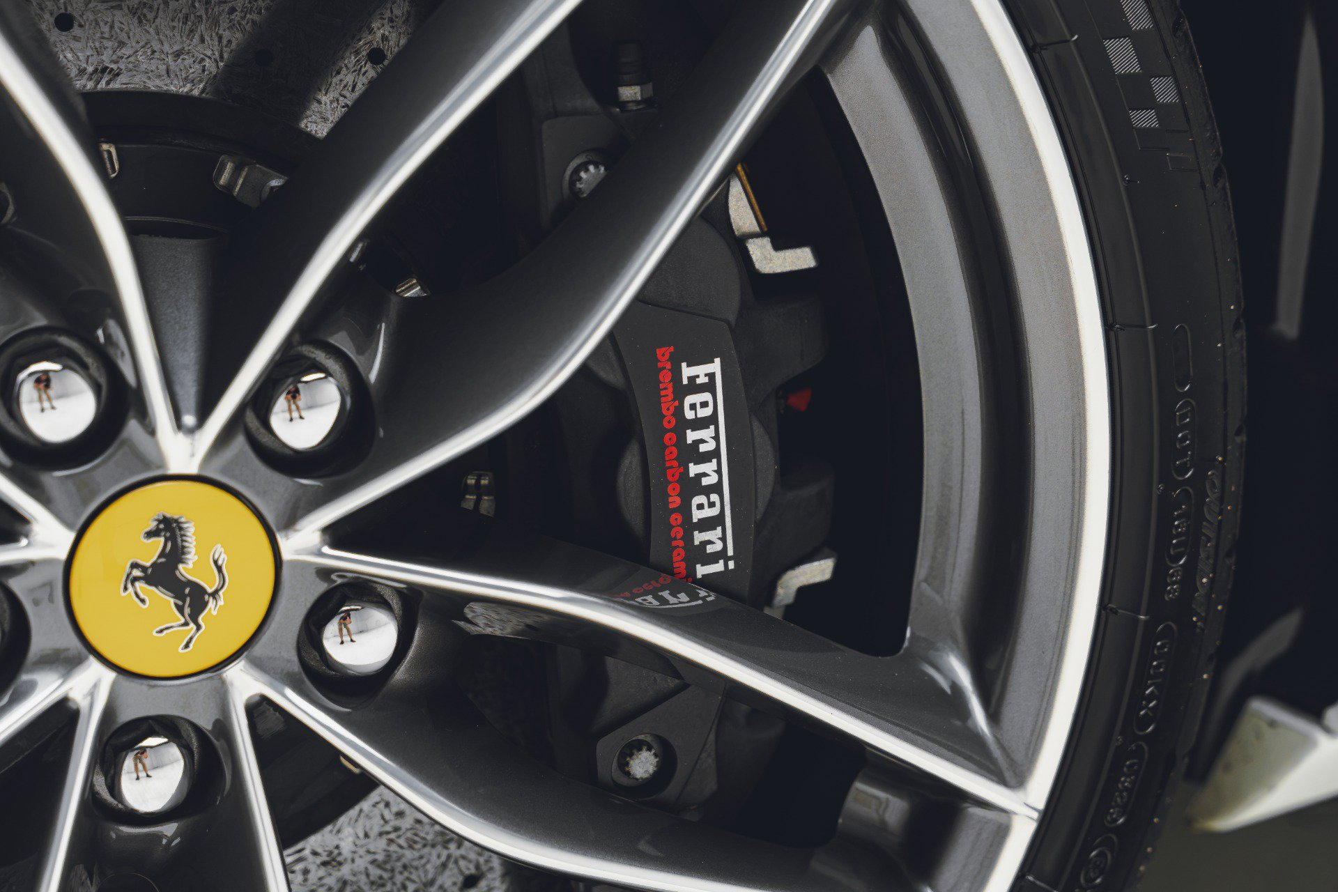 Used 2018 Ferrari 488 GTB RWD image 16