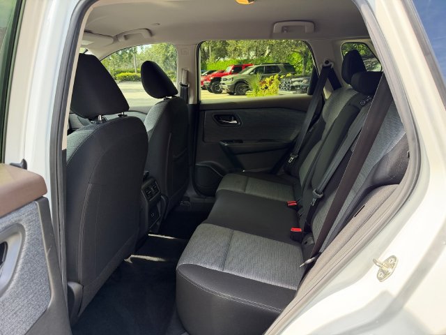 Used 2023 Nissan Rogue SV FWD image 12