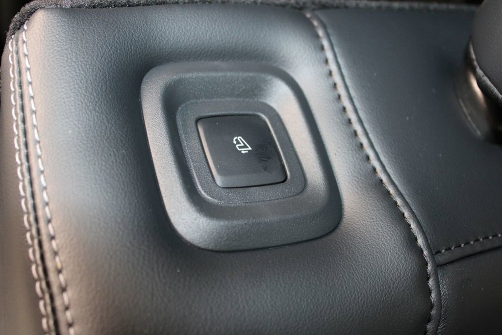 New 2025 Ford Expedition Platinum w/ Stealth Performance Package image 36