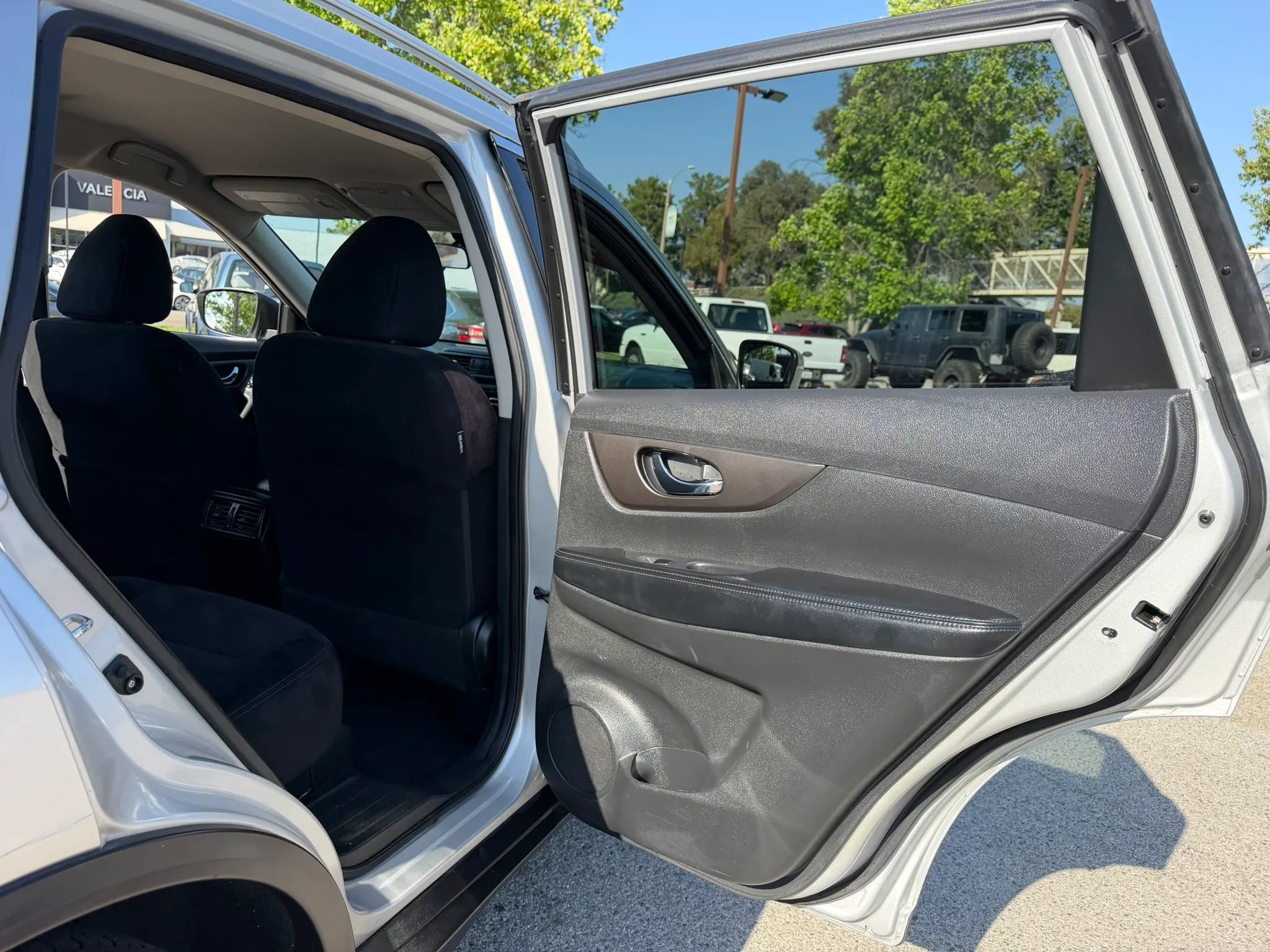 Used 2014 Nissan Rogue SV FWD image 18