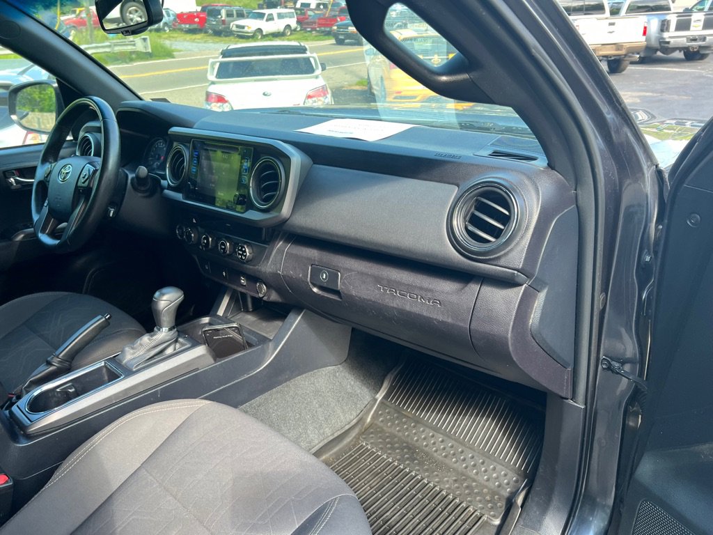 Used 2017 Toyota Tacoma TRD Off-Road image 59