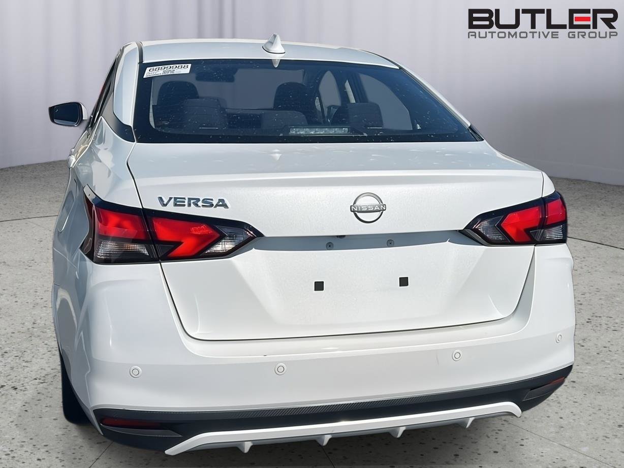 Used 2025 Nissan Versa SV image 9