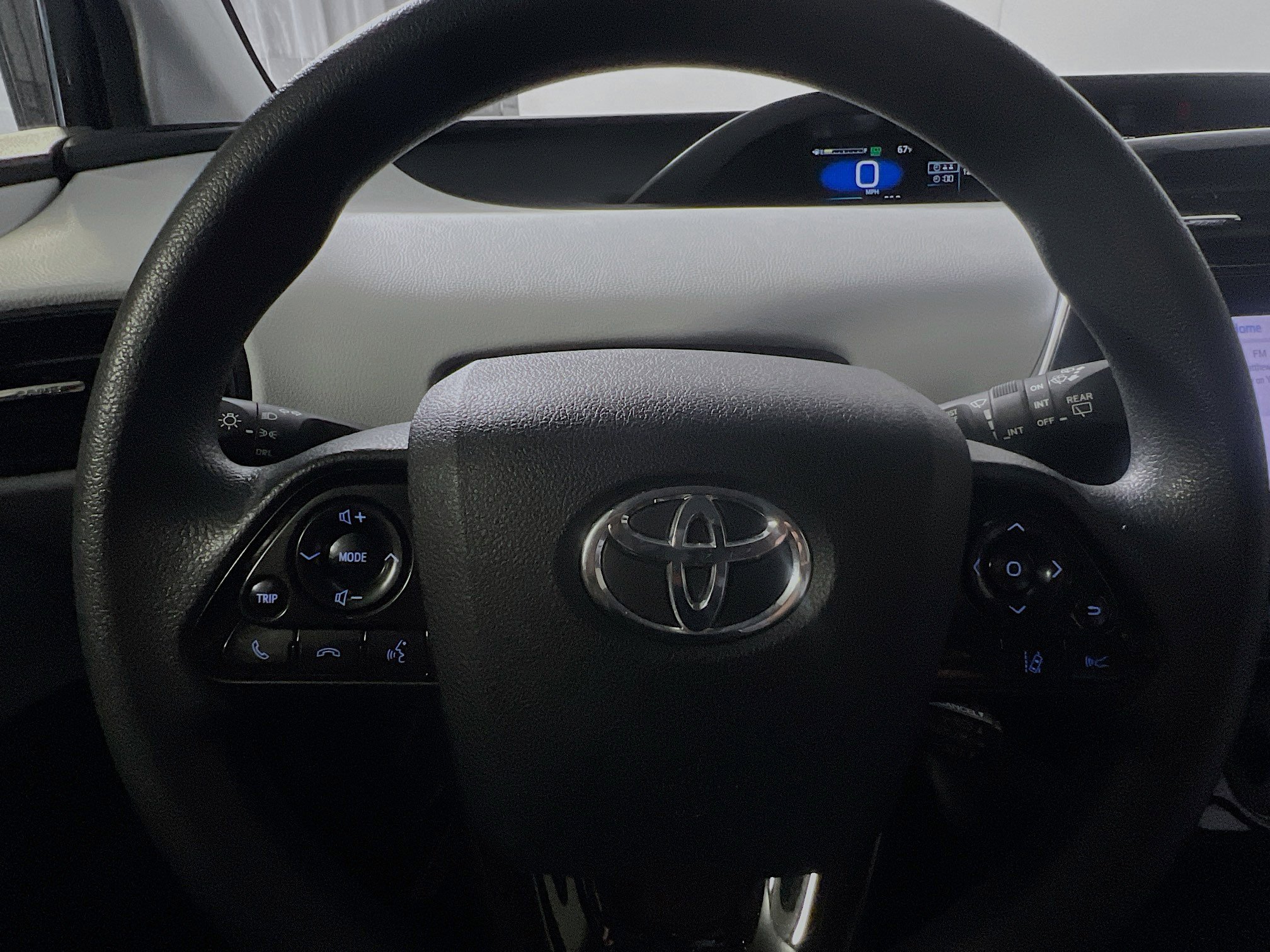 Used 2022 Toyota Prius LE image 18