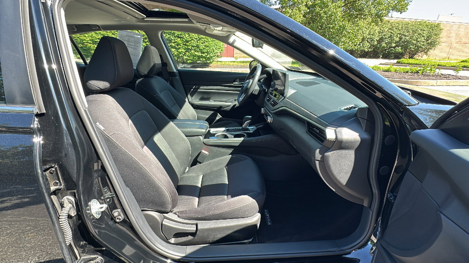 Certified 2024 Nissan Altima 2.5 SV w/ SV Premium Package AWD/4WD image 24