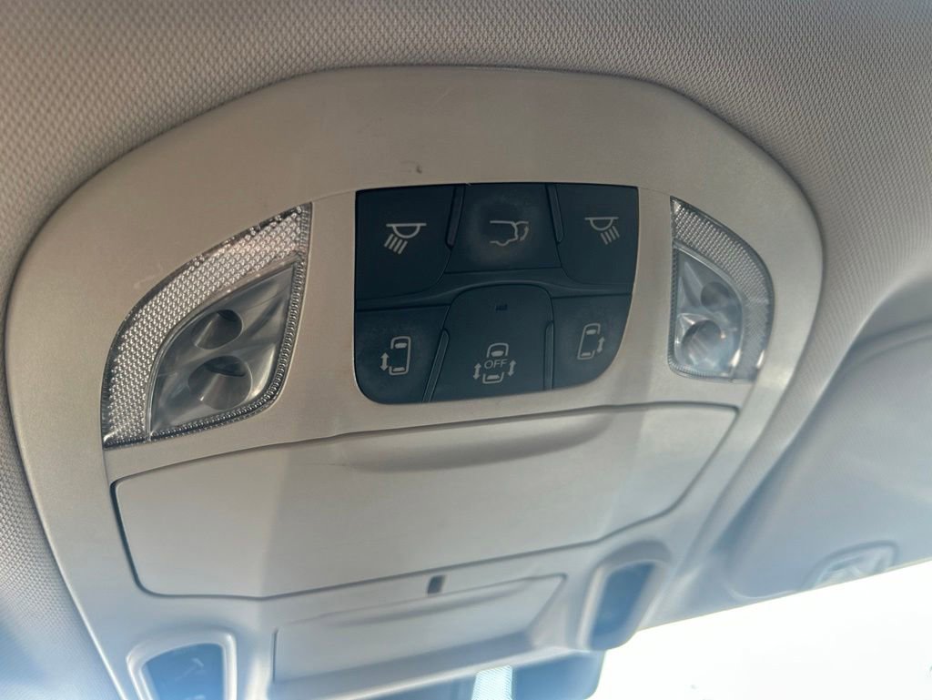 Used 2019 Chrysler Pacifica Limited FWD image 31