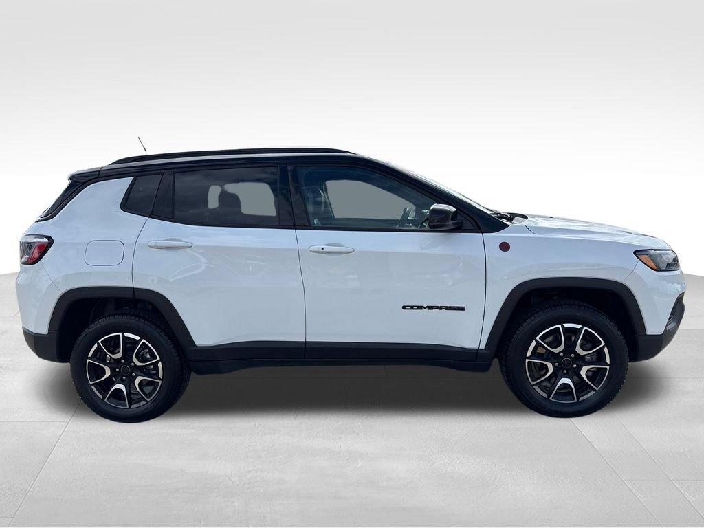 Used 2025 Jeep Compass Trailhawk AWD/4WD image 6